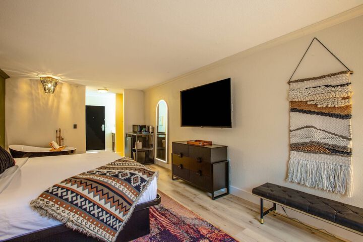 Room 73 of 126