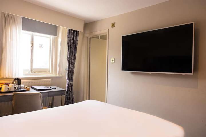 Room 93 of 249