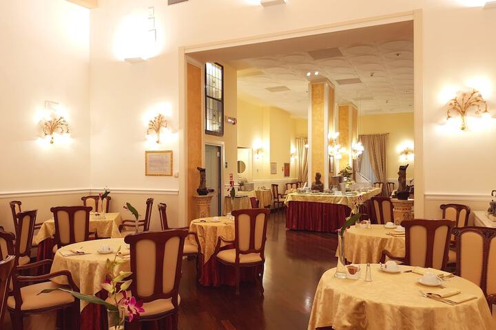 Breakfast area