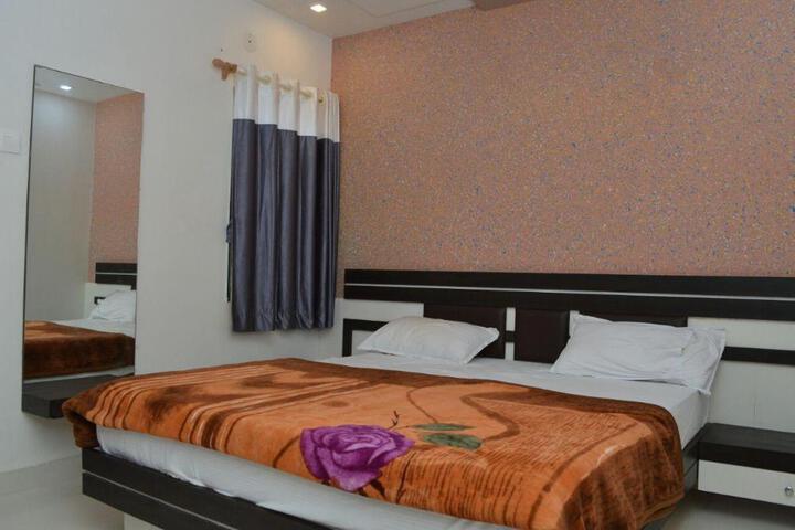 Hotel Vrajbhoomi