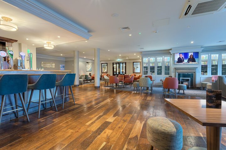 Lounge 57 of 79