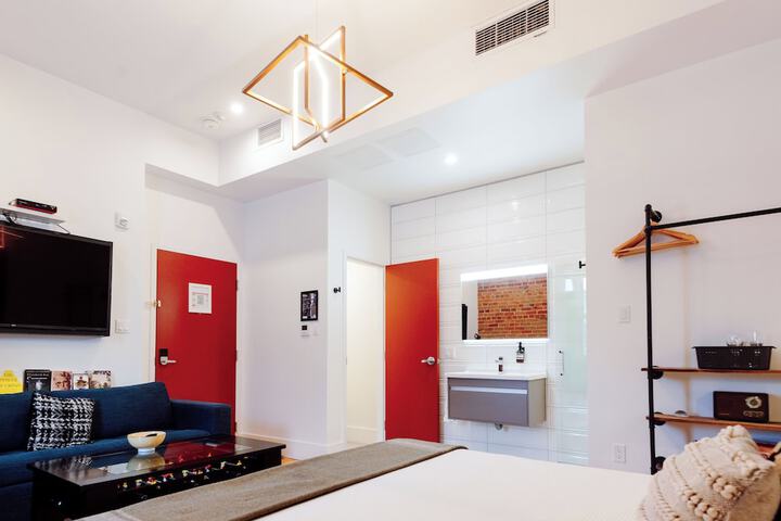 Room 32 of 172
