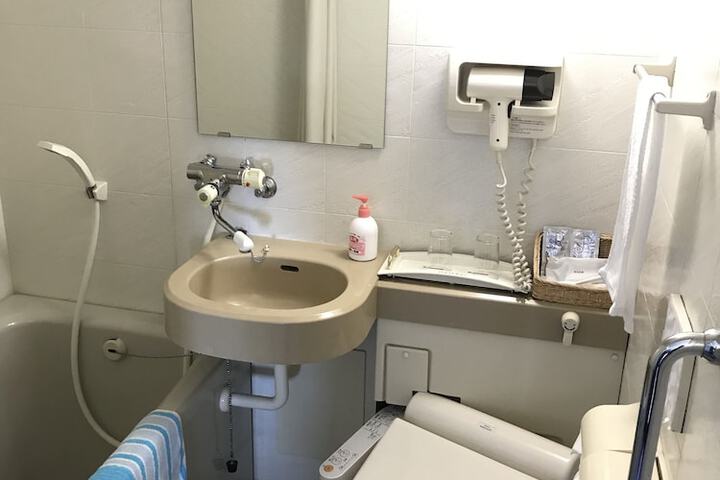 Room 9 of 26