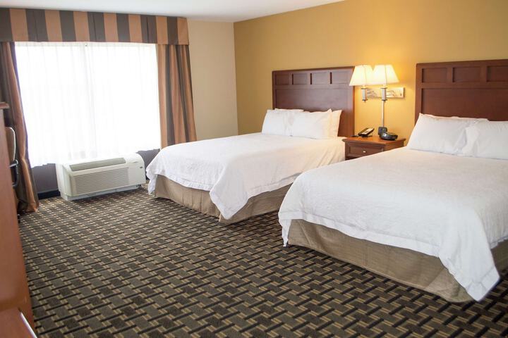2 Queen Beds (1 of 4)