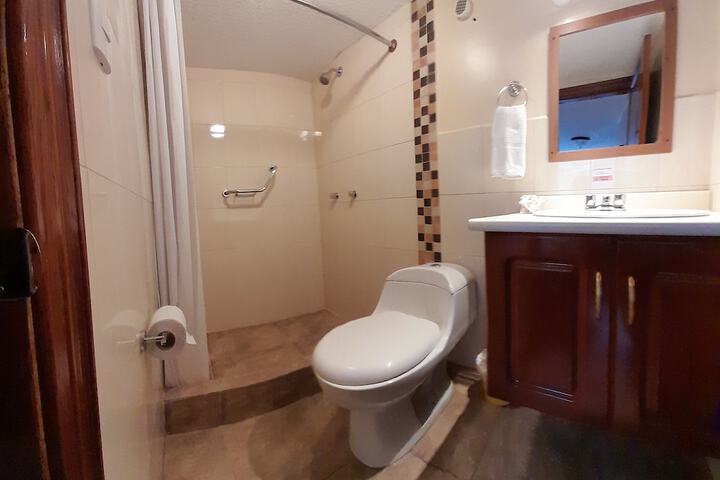 Room 25 of 28