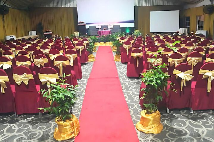 Ballroom/Hall 24 of 27
