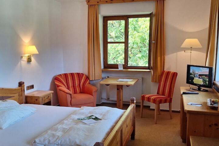 Room 4 of 90
