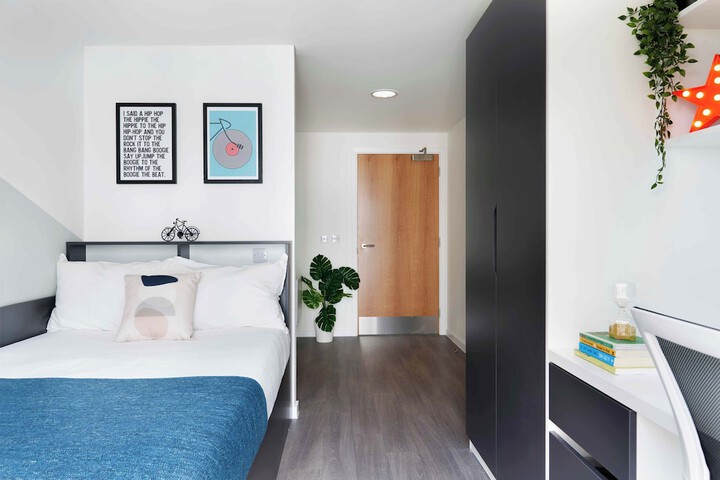 Room 4 of 15