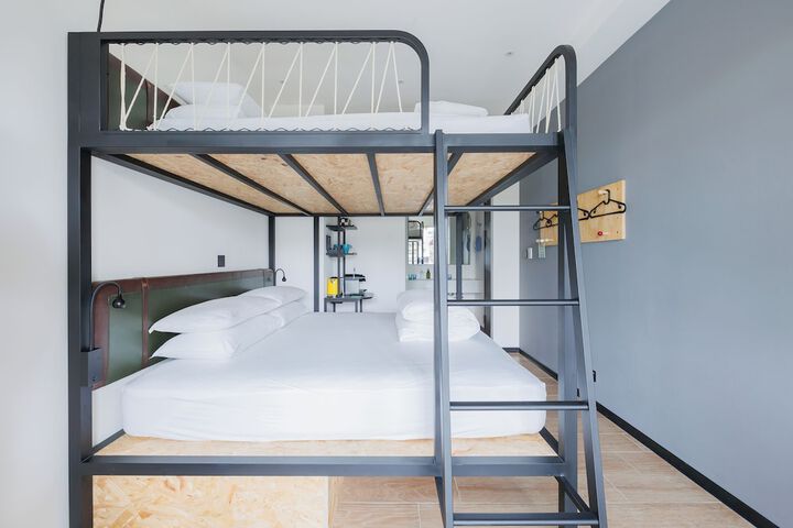 Room 6 of 31