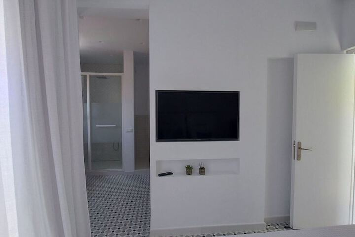 Room 12 of 25