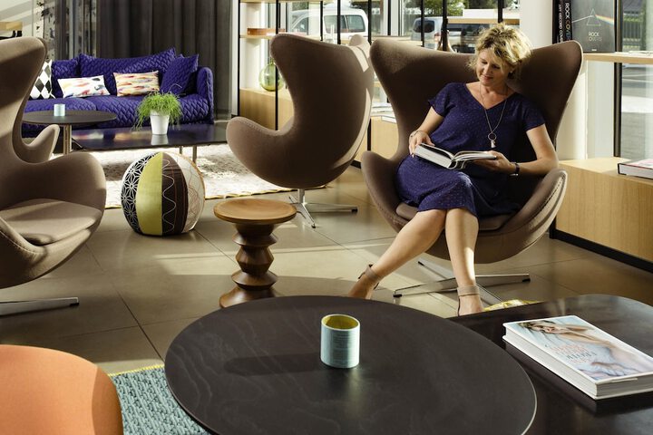 Lounge 46 of 72