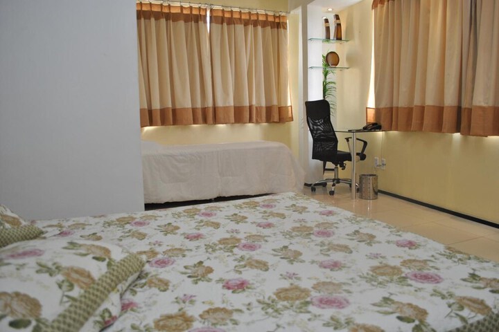 Room 8 of 32
