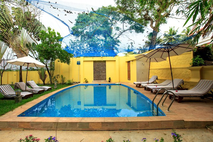 Hotel Pool