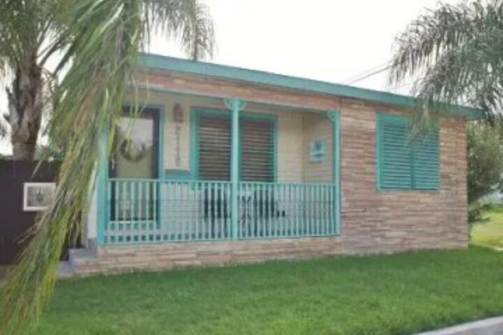 Exterior of Baileys Bungalow