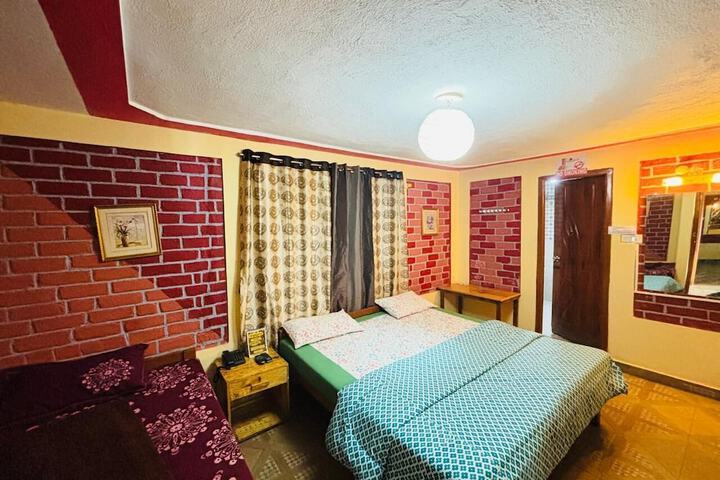 Room 143 of 195
