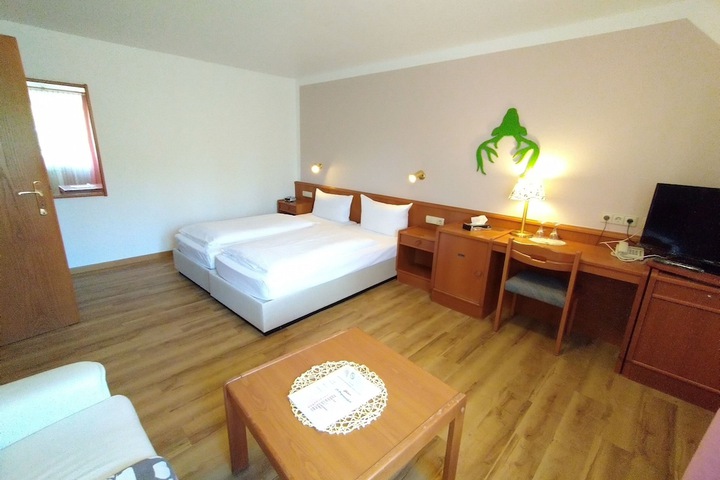 Room 42 of 71