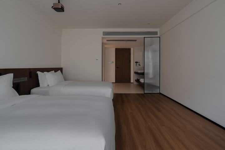 Room 38 of 86