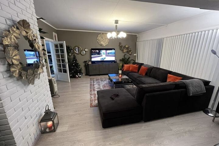 Room 2 of 15