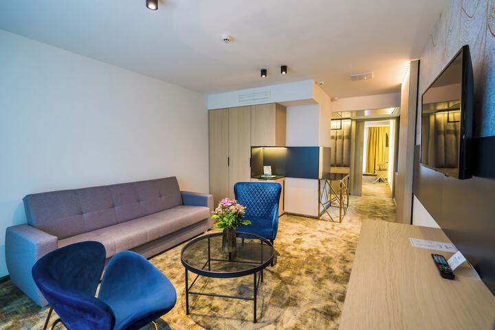 Room 4 of 62