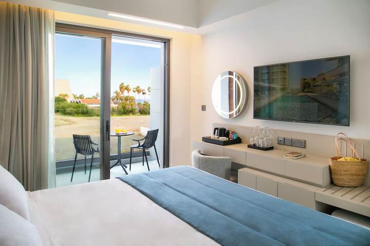 Room 3 of 33