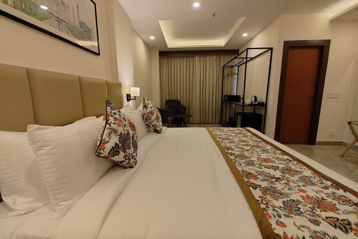 Room 11 of 33
