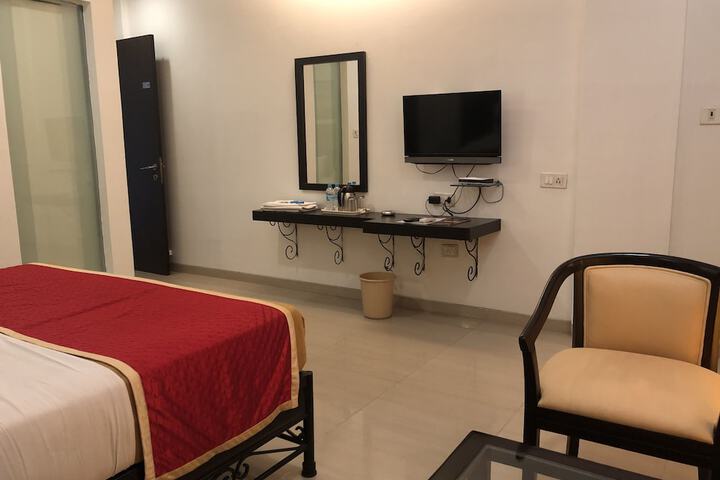 Room 13 of 124