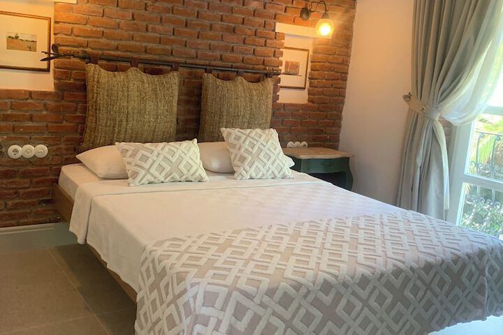 Room 14 of 80