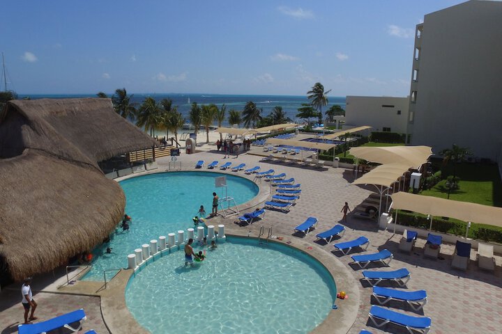 Hotel with Pool