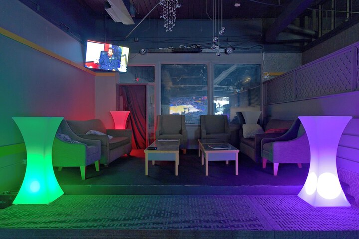 Lounge 26 of 29