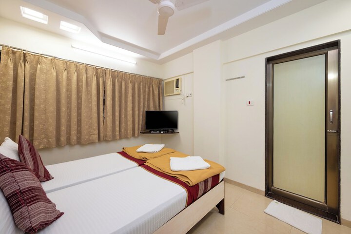 Room 6 of 75