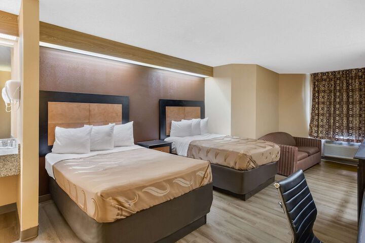 2 Double Beds (4 of 9)