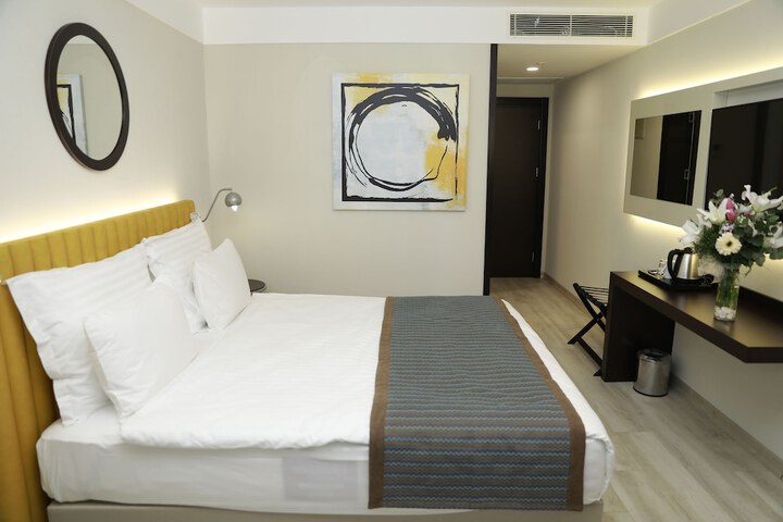 Room 9 of 40