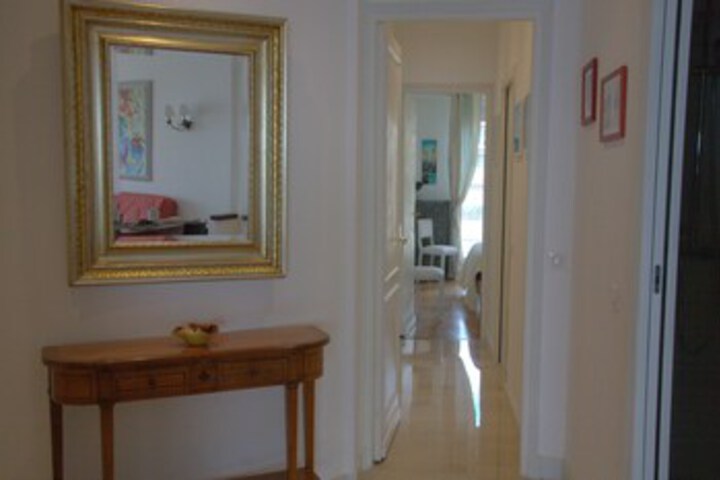 Room 9 of 20