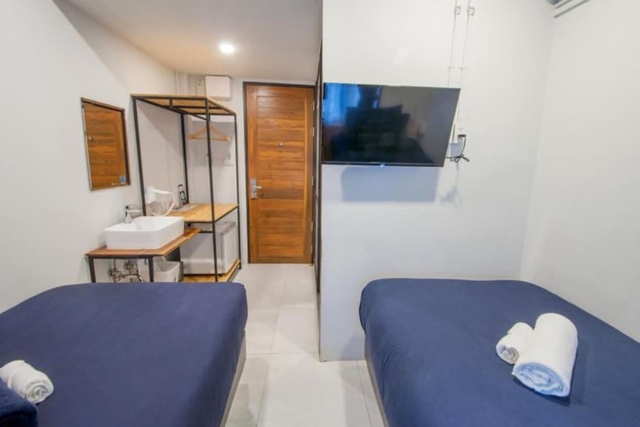 Room 14 of 42