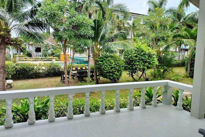 Hotel Exterior 128 of 132