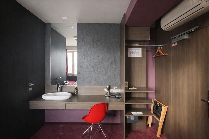 Room 40 of 96