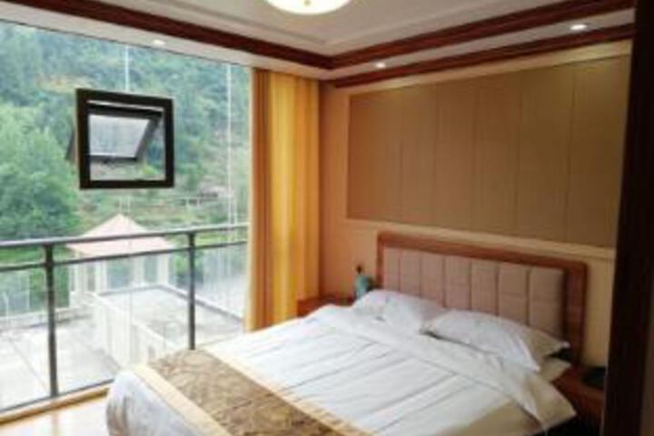 Room 4 of 6