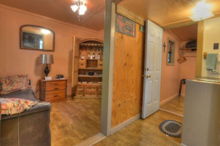 Room 49 of 204