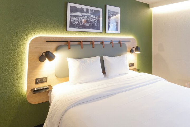 Room 25 of 110