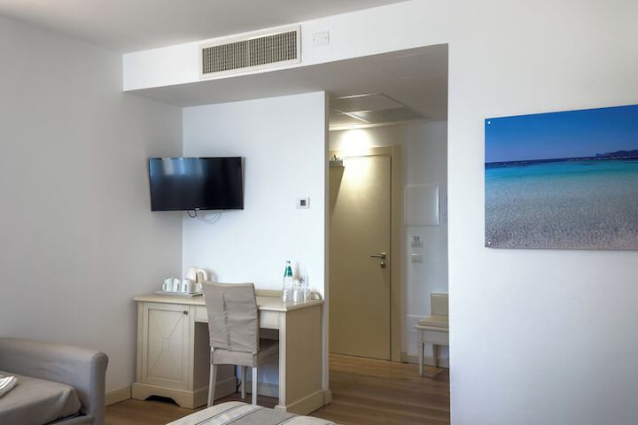 Room 93 of 254
