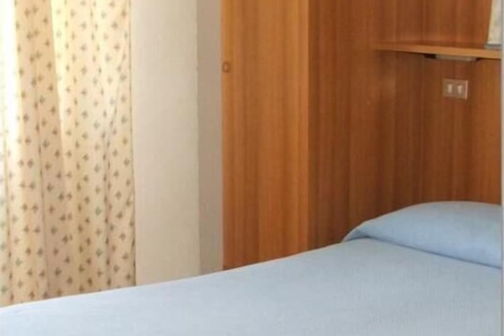 Room 4 of 34