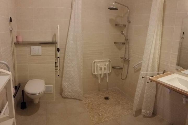 Room 53 of 82