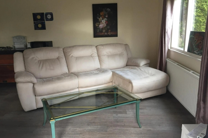 Room 2 of 11