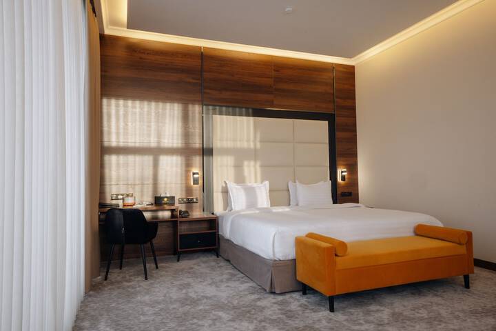 Room 12 of 77