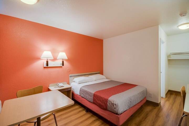 Room 5 of 24