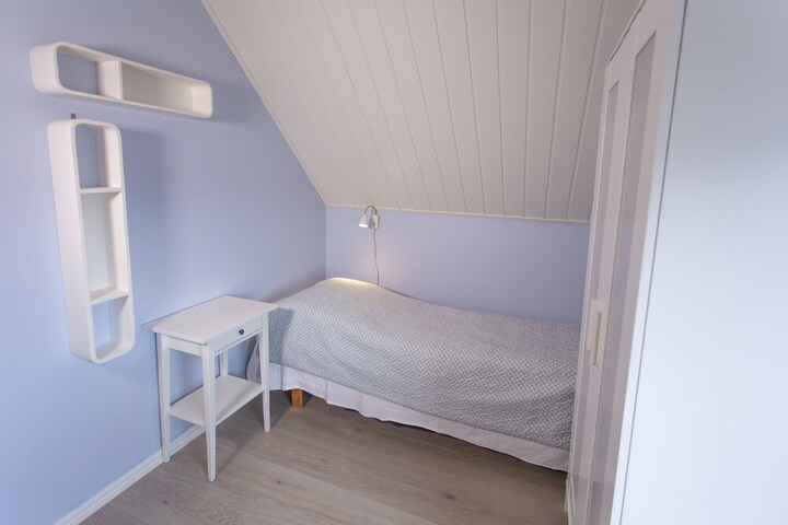 Room 5 of 18