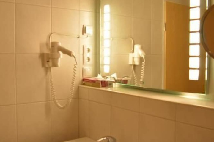 Room 15 of 31