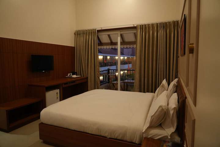 Room 9 of 38