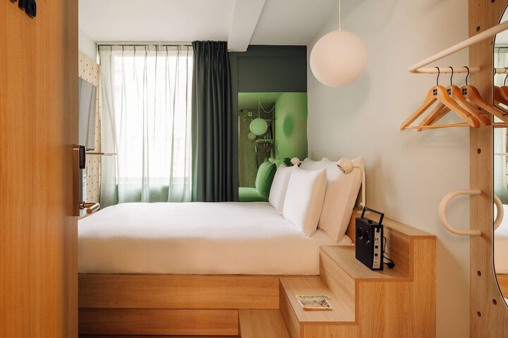 Room 95 of 232