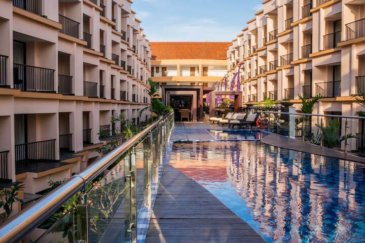Hotel Pool
